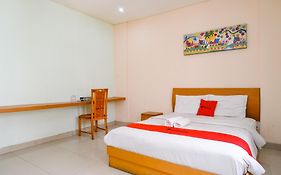RedDoorz Plus @ Mahendradatta Denpasar